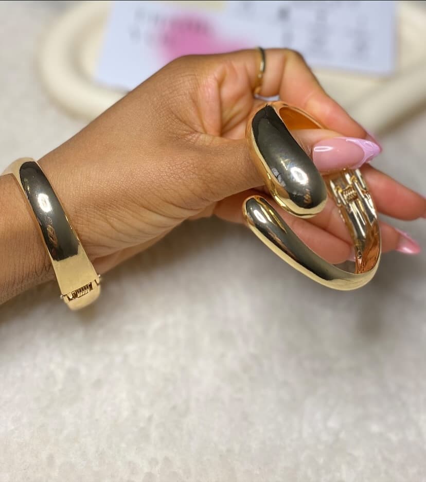 Charming bracelet collection